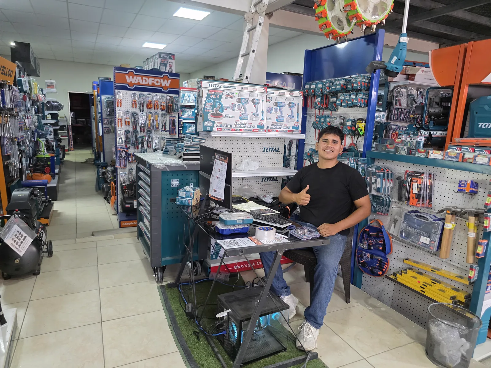 Jean Piero Visitación, asesor comercial de campo